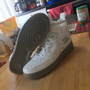 Air Force 1 SF mid SIZE 10.5